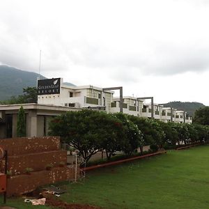 Golden Leaf Resort